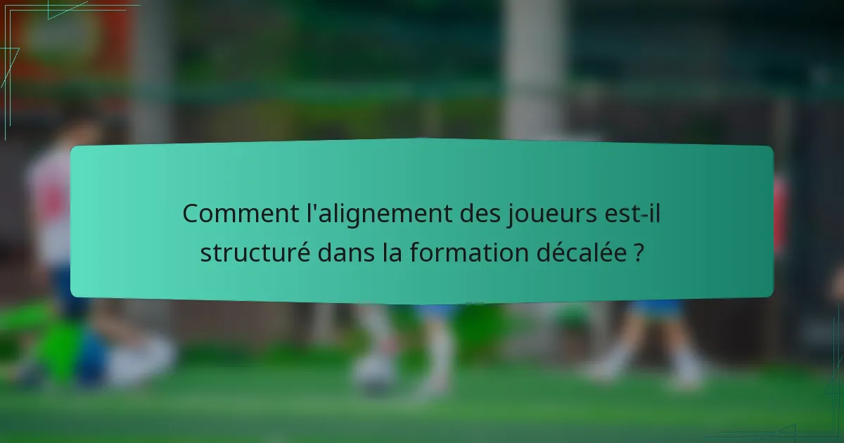 Comment l'alignement des joueurs est-il structuré dans la formation décalée ?